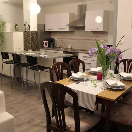Apartment In -
